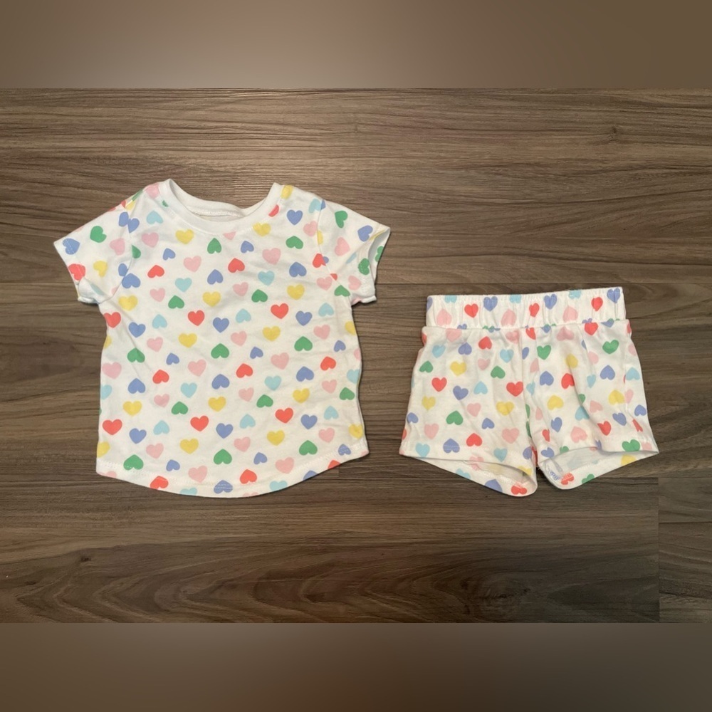 Garanimals Multicolor Heart Print Baby Girl shorts and tee Set size 0-3M